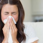 limpiando la cara por alergias