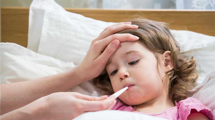 Cómo tratar síntomas de gripe de un niño enfermo