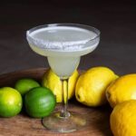 Mezcal Margarita con limones y escarcha