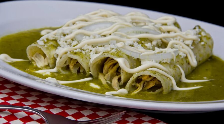 Enchialas verdes suizas, el plato mexicano ideal para fiestas