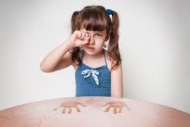 niña con alergia la polvo