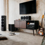 sala con sonido envolvente