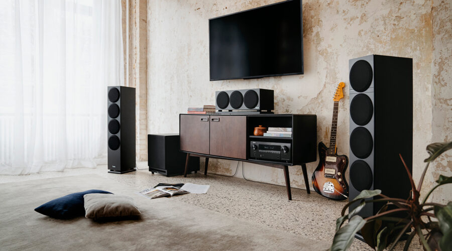 sala con sonido envolvente